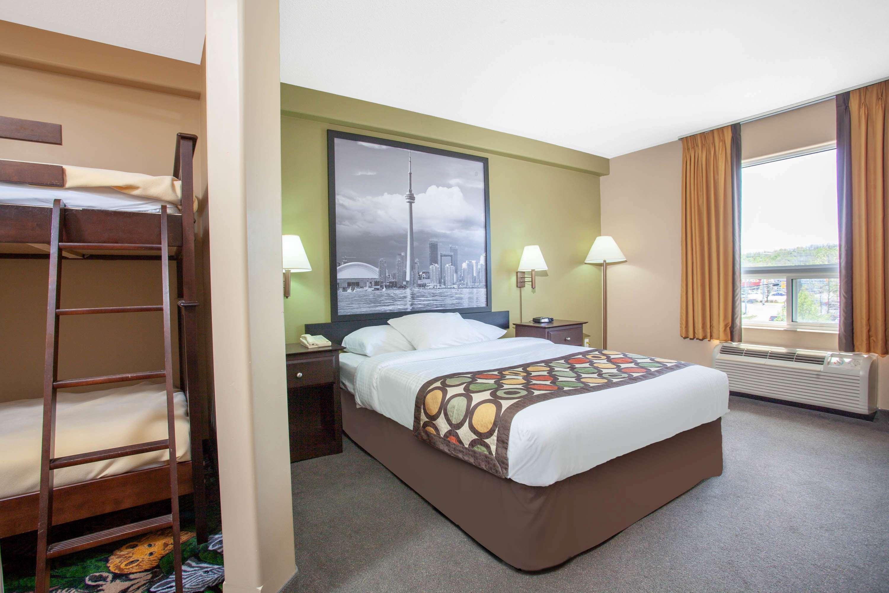 فندق Super 8 By Wyndham ميدلاند المظهر الخارجي الصورة